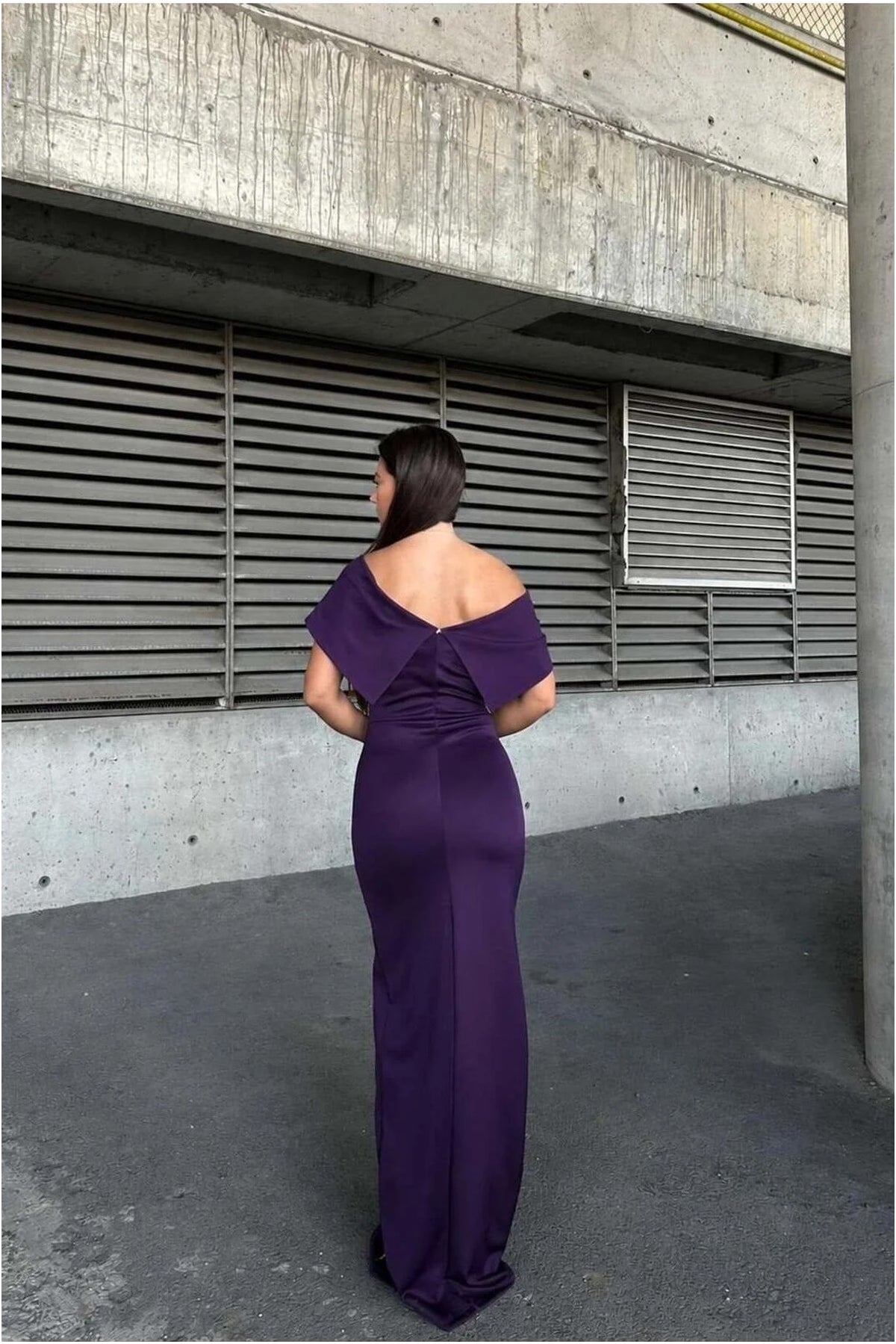 Dik Maxi Elbise Detaylı Abiye Taş Yaka